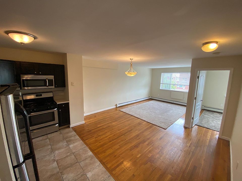1st image of 233 Balcom Ave #3