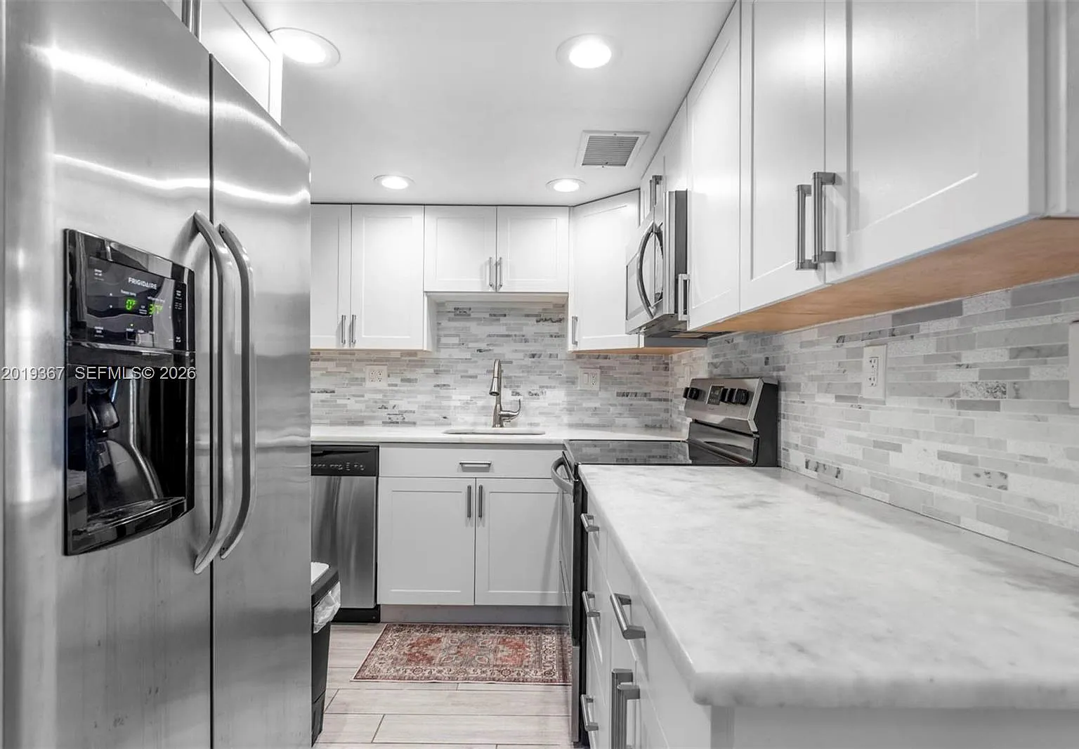 River Shores Condo — Photo 1