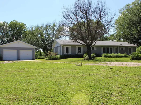 711 W 2nd St, Overbrook, KS 66524