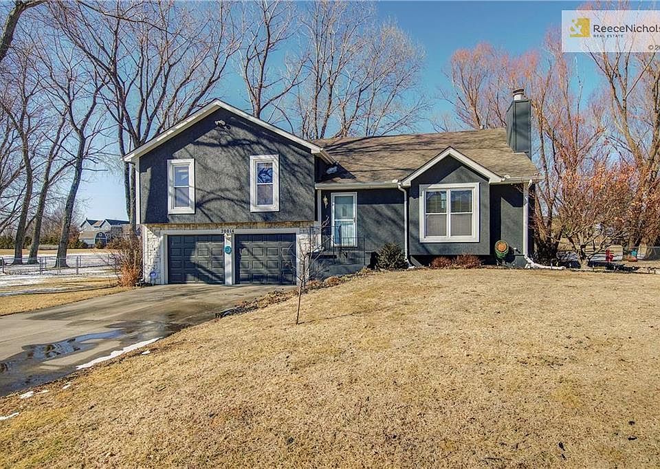 Gorgeous and freshly updated Front/Back Split on 1.0 Acre Lot with fence!  Take a look at those views and imagine the sunsets/sunrises that you would be able to see!!