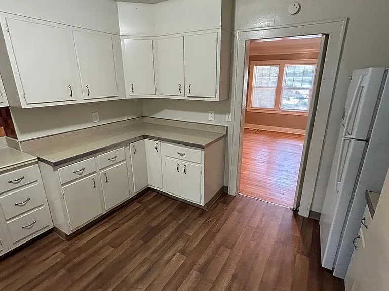 5446 Charlotte St — Photo 10