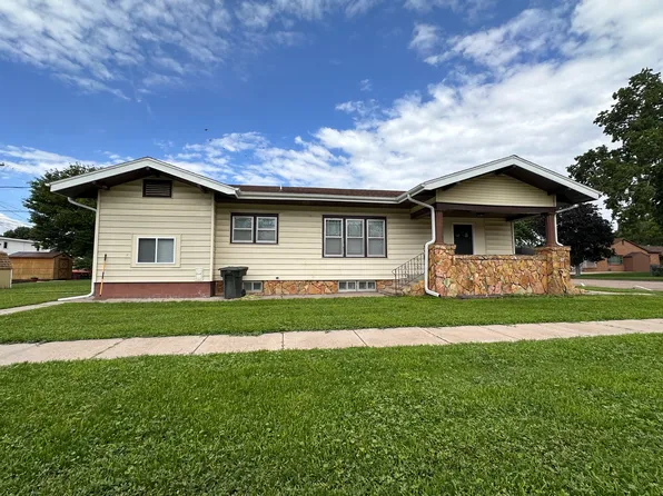 702 W 26th St, Kearney, NE