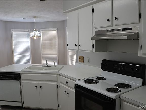 3rd image of 5708 Portsmouth Dr