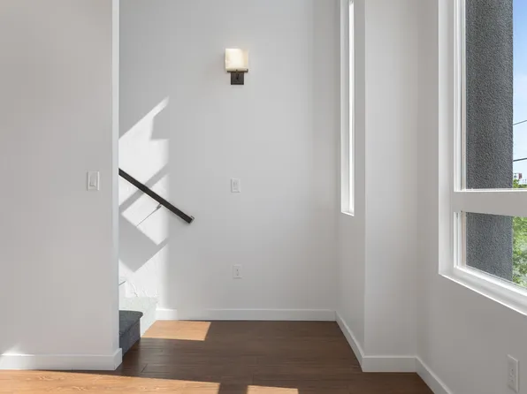 17th Place Townhomes, 1001 18th St APT 11, Bakersfield, CA 93301