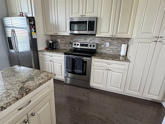 4th image of 7004 Grevilla Ave S