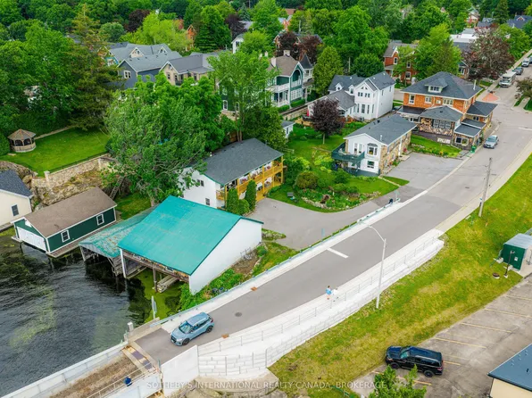 60 Water St #50, Gananoque, ON K7G 2B8
