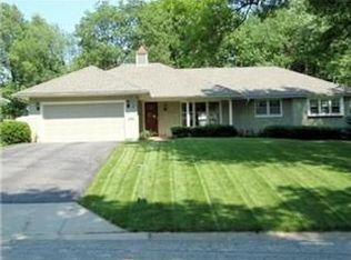 7905 Outlook Ln, Prairie Village, KS 66208