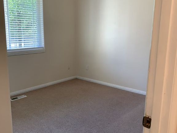 4th image of 419 Mount Olympus Ave SE