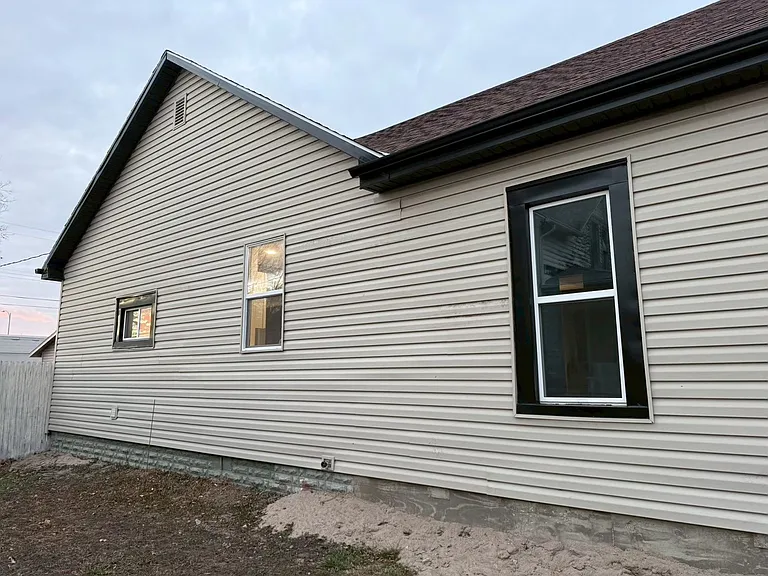 402 S Bailey Ave — Photo 4