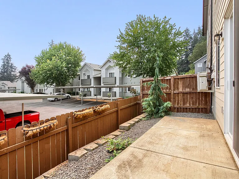 Lincoln Townhomes — Photo 23