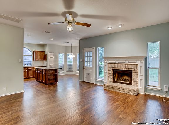 5th image of 21119 Simi Valley Dr