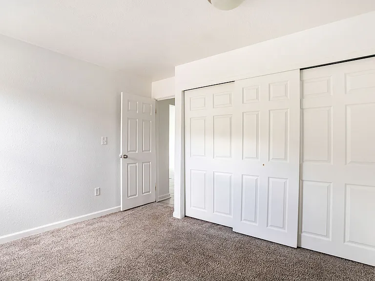 Straight Creek Apartments — Photo 8