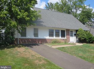 81 Indian Red Rd, Levittown, PA 19057