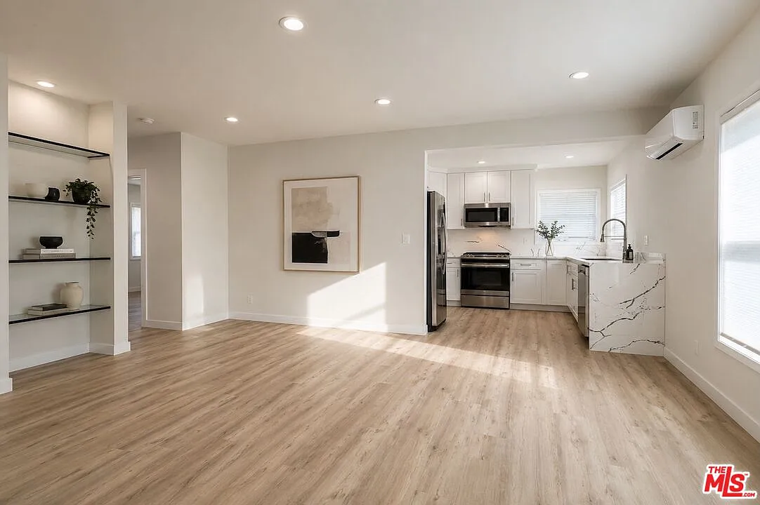 2 bed, 2.0 bath, 900 sqft, $2,750 — Photo 3