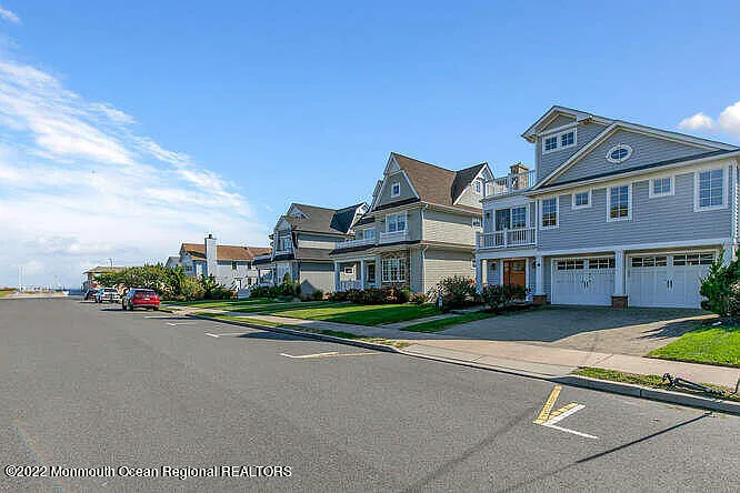 5 bed, 3.5 bath, 4021 sqft, $78,000 — Photo 4