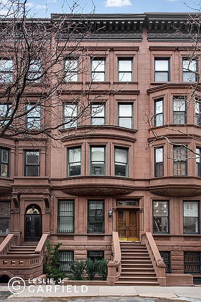 1st image of 41 W 70th St