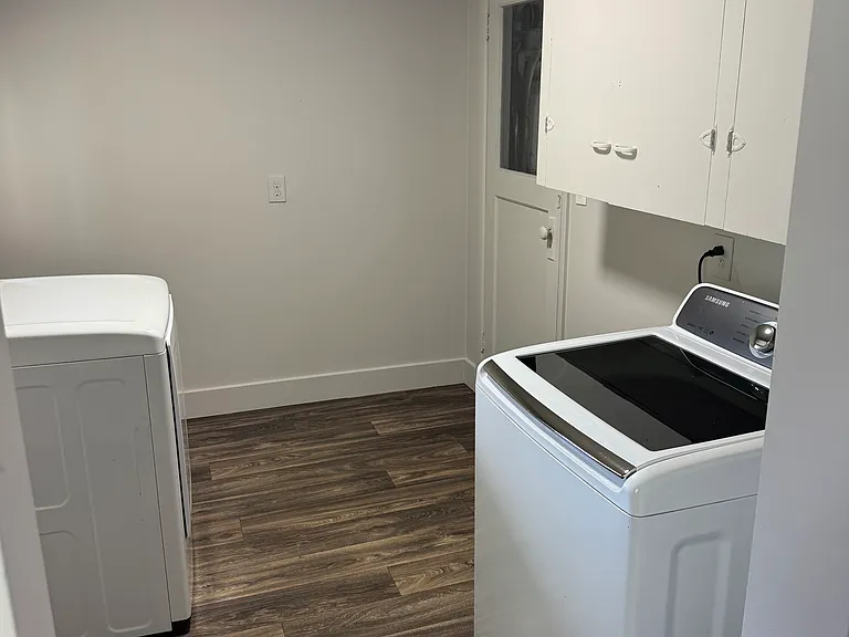 2820 E 8th St #2820 — Photo 3