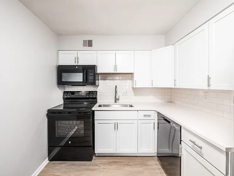 593 Riverview Dr #K — Photo 12
