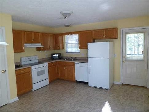 5th image of 1563 Center Pointe Dr
