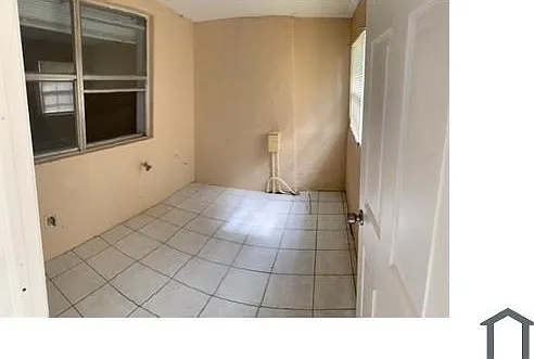 954 SW 74th Ave — Photo 9