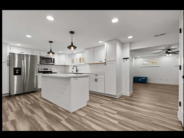 623 N 1000 W — Photo 3
