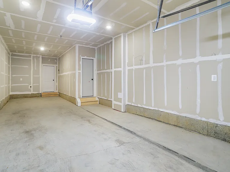 133 Warburton St — Photo 39