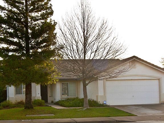 4 Bedrooms - 2 Baths - 1,581 SF