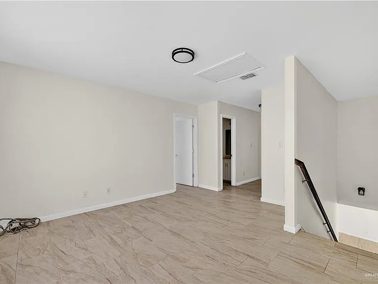 1729 W Jefferson St — Photo 8