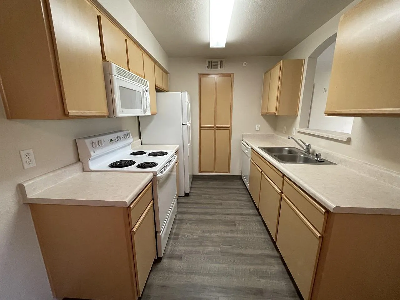 1 bed, 692 sqft, $1,450 — Photo 4