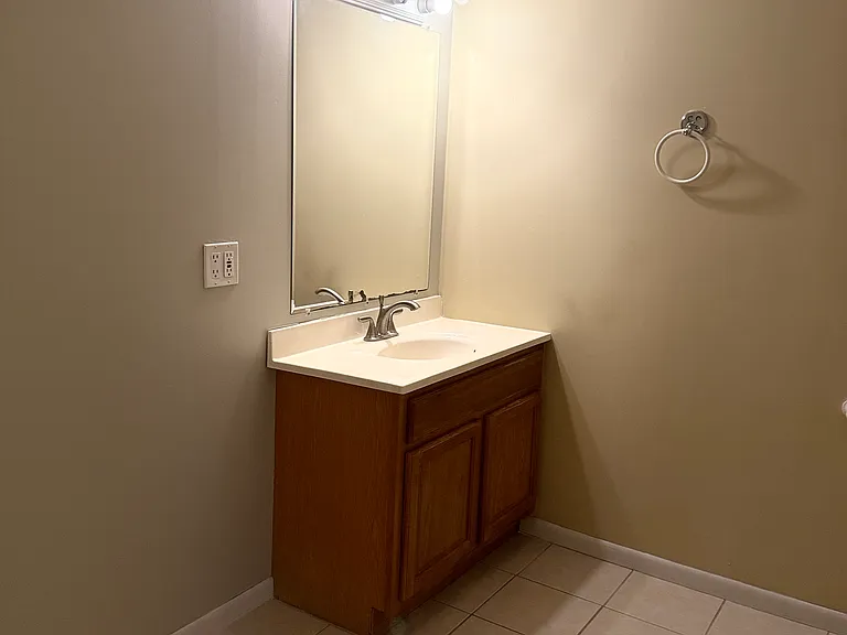 1311 S Finley Rd #422 — Photo 8