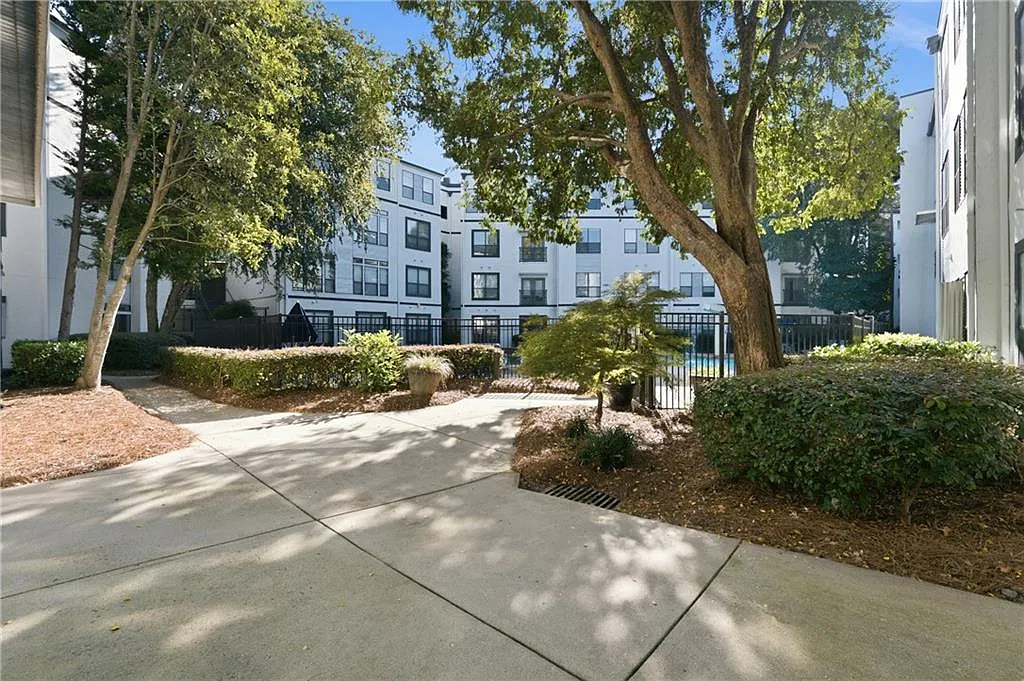 1 bed, 1.0 bath, 646 sqft, $1,850 — Photo 1
