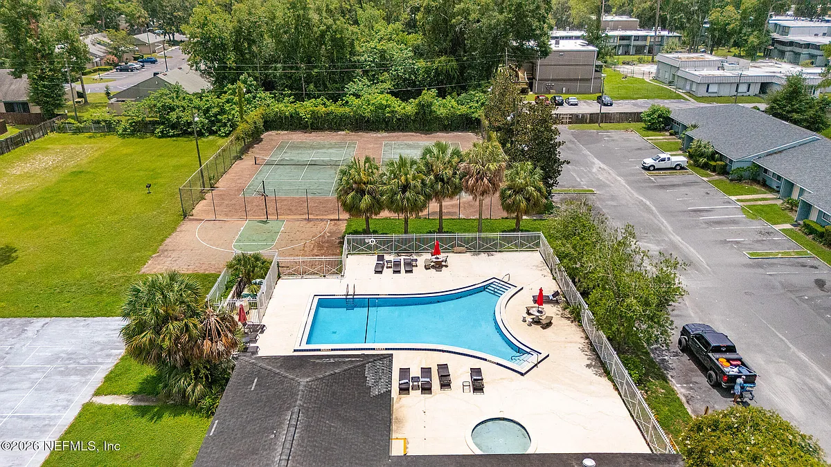 Building Photo - 501 SW 75th St #H6