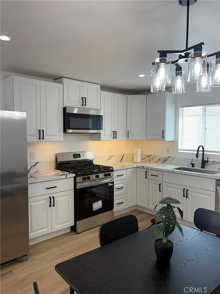 3 bed, 1194 sqft, $3,495 — Photo 1