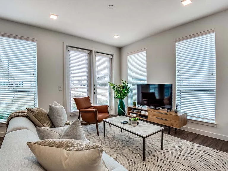 Mezzo Apartments — Photo 9