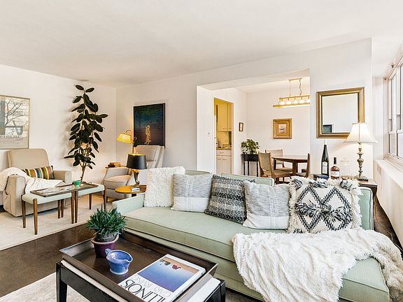 5th image of 3950 N Lake Shore Dr APT 210