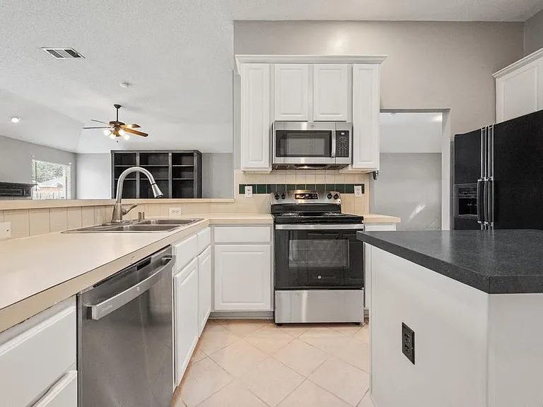 7700 Glenoaks Dr — Photo 10