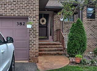 382 Oak Knoll Dr, Manalapan, NJ 07726