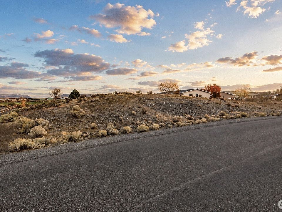 2nd image of 877 Desert Aire Drive SW