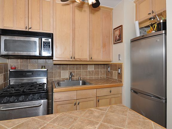 5th image of 52 Yonkers Ter APT 3D
