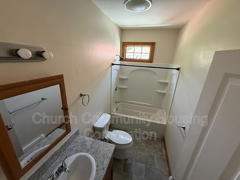 171 Conanicus Ave #D — Photo 7