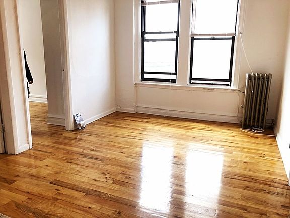 3rd image of 2302 29th Ave APT 1R