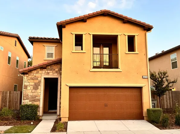 6279 E Creek View Ln, Fresno, CA 93727