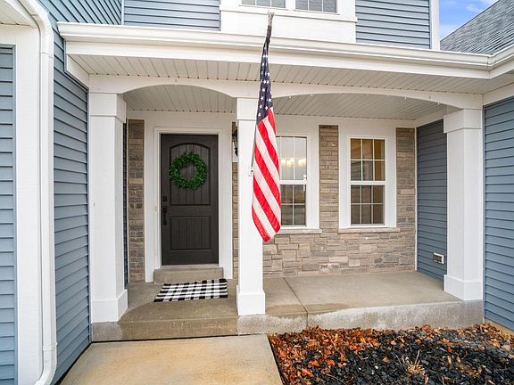 3rd image of 555 Spur ROAD