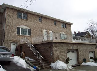 20 Iroquois Rd, Yonkers, NY 10710