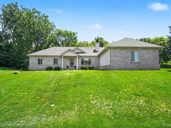6030 N Bryan White, White Lake, MI 48383