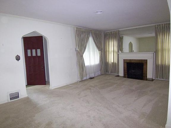 3rd image of 5320 W 49th St