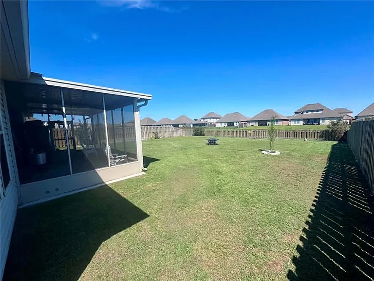 408 Lakeshore Vlg E — Photo 19