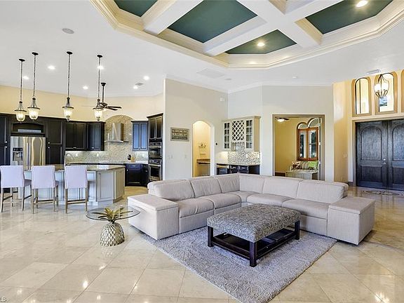 4th image of 3920 Surfside Blvd