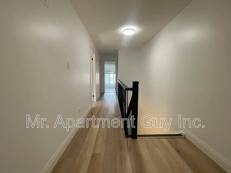 6687 Bansbridge Cres — Photo 13