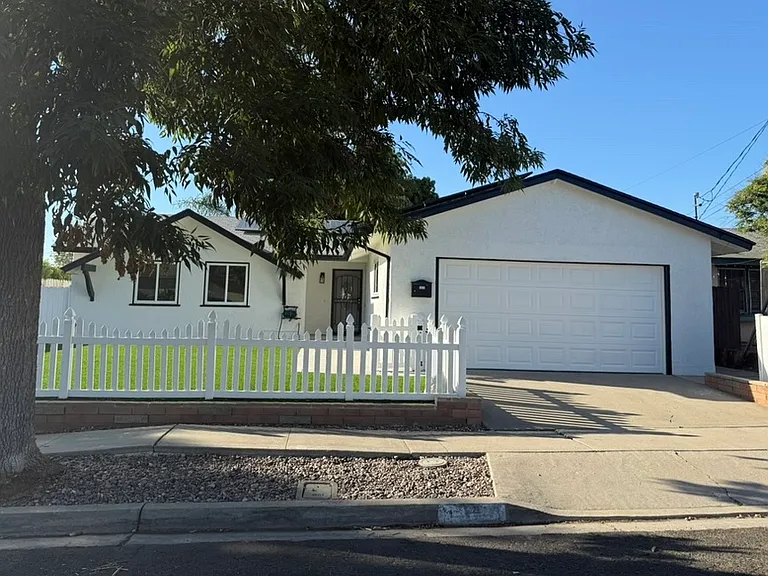 4838 Mount Saint Helens Dr — Photo 2